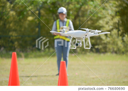 Train drone maneuvering 76680690