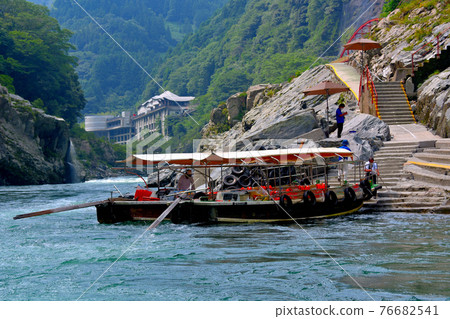 大步危小步 / 大步危觀光船 / 停靠碼頭的河船巡遊 / 四國 / 德島縣三好市 (1) 76682541