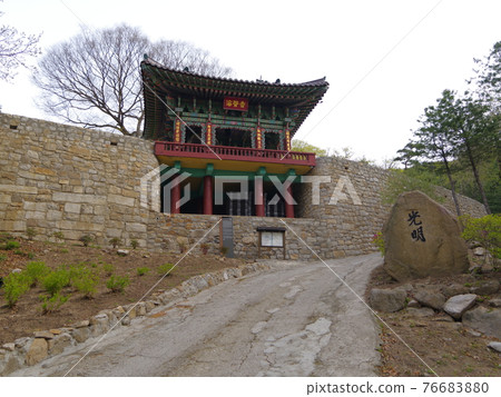 北漢山、國立公園、內院寺、要塞道路、春天的花、紅葉、寶賢峰 76683880