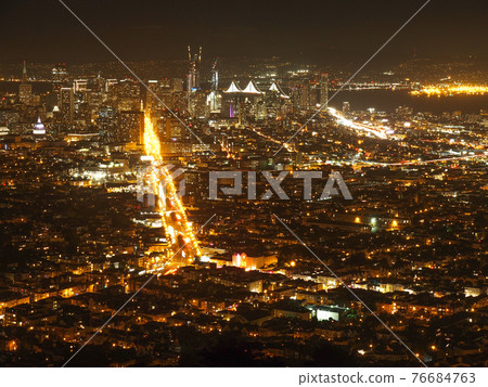 San Francisco Twin Peaks night view San Francisco Twin Peaks night view 76684763