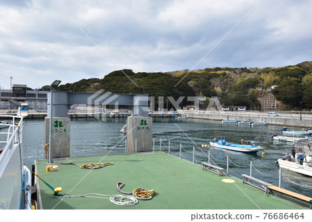 Arrive at Nitoda Port, Tashirojima, Ishinomaki City, Miyagi Prefecture 76686464