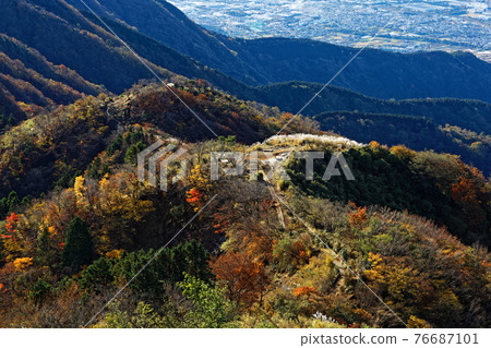 Autumn leaves of Tanzawa front ridge and Hadano city 76687101