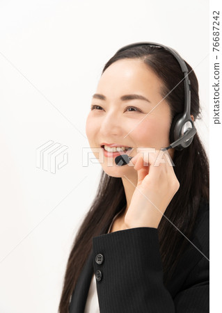 Operator Middle Female 76687242