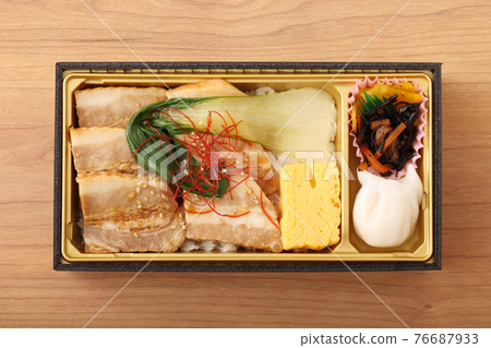 煮熟的午餐盒豬 煮熟的午餐盒豬 76687933