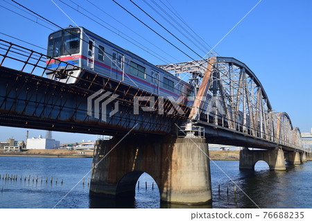 京成電鐵3700系列穿越荒川大橋 京成電鐵3700系列穿越荒川大橋 76688235