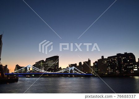 餘輝和燈飾中的清洲橋 76688337