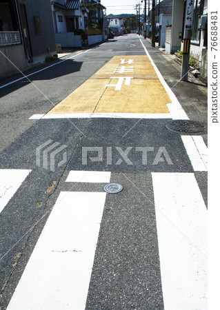 Non-slip pavement in front of the pedestrian crossing 76688481
