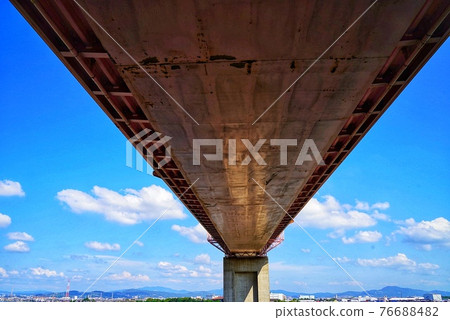Blue sky seen from under the bridge 76688482