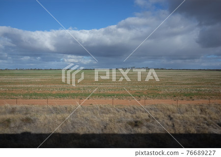 A trip to the Indian Pacific railroad, a fascinating transcontinental railroad that touches the magnificent pioneering spirit of Australia. 76689227