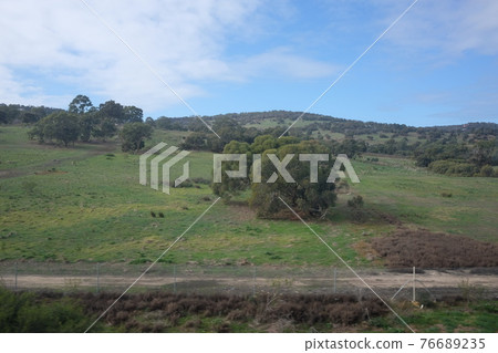 A trip to the Indian Pacific railroad, a fascinating transcontinental railroad that touches the magnificent pioneering spirit of Australia. A trip to the Indian Pacific railroad, a fascinating transcontinental railroad that touches the magnificent pioneering spirit of Australia. 76689235