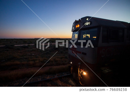 A trip to the Indian Pacific railroad, a fascinating transcontinental railroad that touches the magnificent pioneering spirit of Australia. 76689238