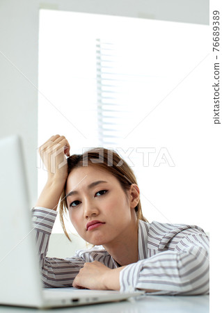 Young woman, lifestyle, business Young woman, lifestyle, business 76689389