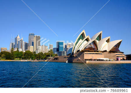 Sydney Harbor, the most beautiful port city in the world 76689961