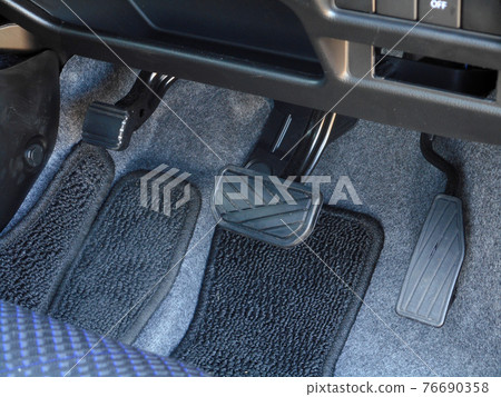 Accelerator pedal, brake pedal and parking brake 76690358