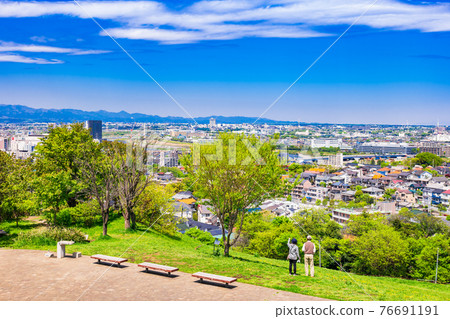 Residential area viewed from the fresh green hill 76691191