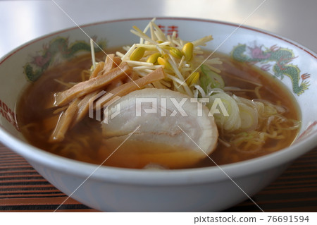 老式大鱷溫泉豆芽拉麵 老式大鱷溫泉豆芽拉麵 76691594