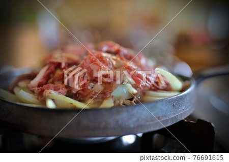 十和田的烤牛肉玫瑰 76691615