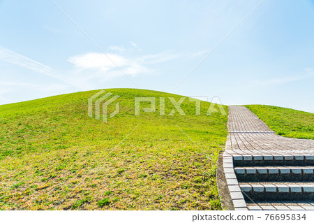 Green hill park and spring blue sky Green hill park and spring blue sky 76695834