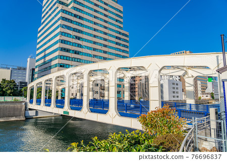 Cityscape of Tokyo Toyomi Bridge on the Nihonbashi River 76696837