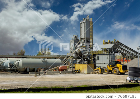 Stone crusher machine to transform into gravel 76697183