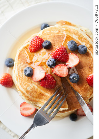 Panque with strawberries and blue berry Panque with strawberries and blue berry 76697212
