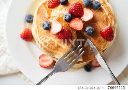 Panque with strawberries and blue berry 76697213