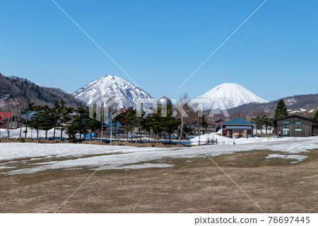 Scenery of Mt. Yotei in early spring in Hokkaido 76697445