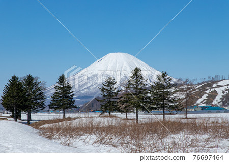 Scenery of Mt. Yotei in early spring in Hokkaido 76697464
