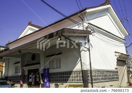 Saijo Sakagura Dori Kamoizumi Shuzo, Higashi-Hiroshima City, Hiroshima Prefecture 76698173