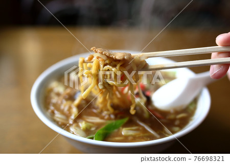 Hot Kuroishi Yakisoba 76698321