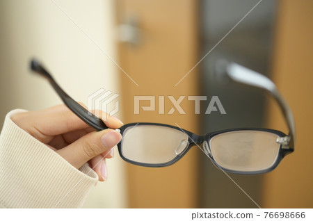 Cloudy glasses 76698666