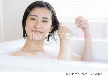 喜歡洗澡的女人 76700769