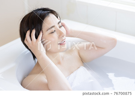 喜歡洗澡的女人 76700875
