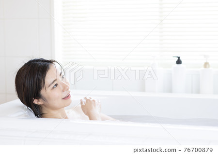 喜歡洗澡的女人 76700879