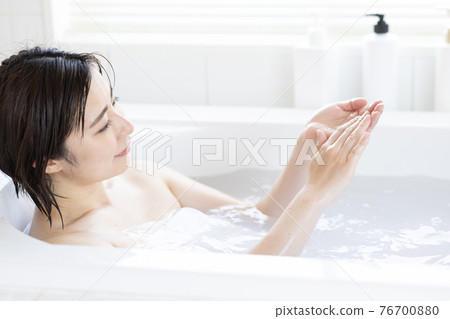 喜歡洗澡的女人 喜歡洗澡的女人 76700880