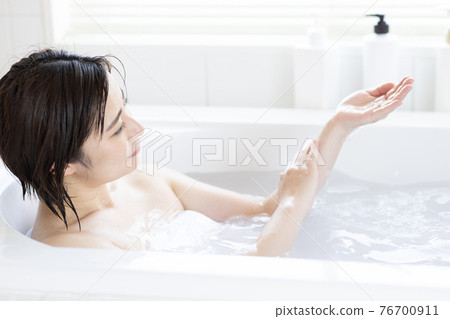 喜歡洗澡的女人 喜歡洗澡的女人 76700911