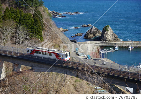 春天三陸鐵道大澤橋 76703785