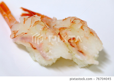 Shrimp sushi 76704045