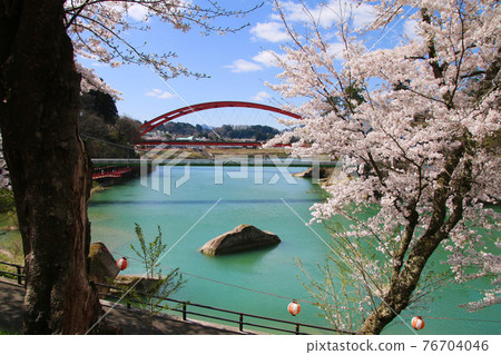Shiomi River (Fukushima Prefecture, Yanaizu Town) Shiomi River (Fukushima Prefecture, Yanaizu Town) 76704046
