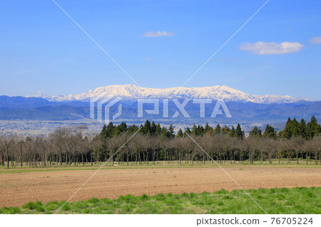 Spring Iide Mountains (Kitakata City, Fukushima Prefecture) 76705224