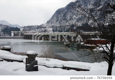 Kanose Dam in winter Kanose Dam in winter 76706998