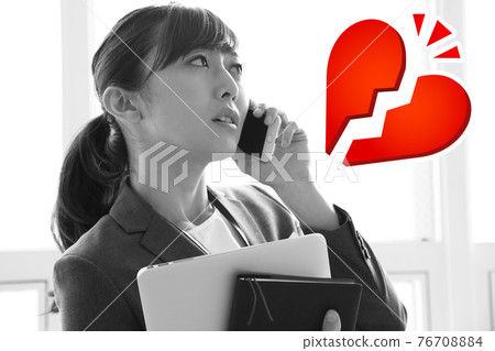 Image of a female office worker who had a broken heart 76708884