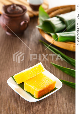 Kuih Bingka Ubi, traditional Malaysian Nyonya dessert sweet cake. 76709850