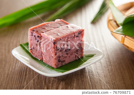 Kuih Kacang Merah, traditional Malaysian Nyonya sweet dessert cake and make with red bean 76709871