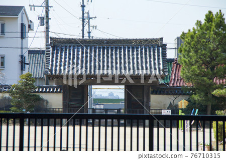 View of Okazaki Castle from the main gate of Daijuji Temple View of Okazaki Castle from the main gate of Daijuji Temple 76710315