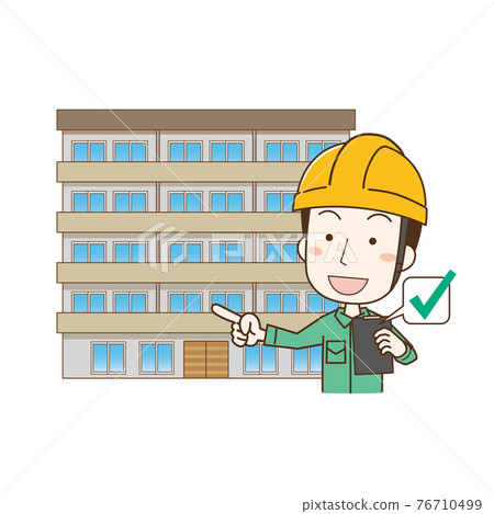 一名戴頭盔的男工在公寓做檢查工作 76710499