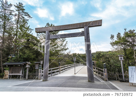 《Mie Prefecture》 Ise Jingu Ujibashi Torii 76710972