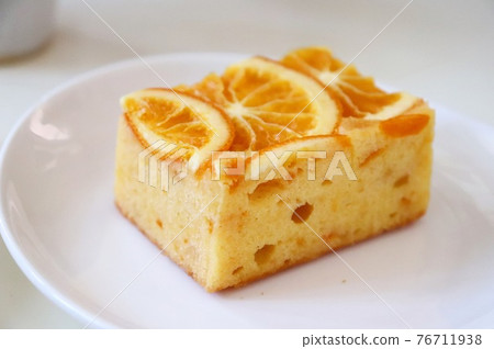 Orange cake 76711938