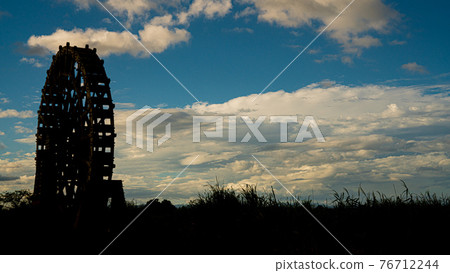 水車和藍天 水車和藍天 76712244