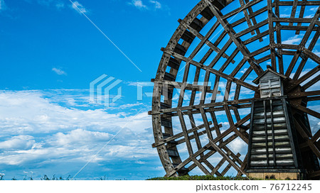 水車和藍天 76712245